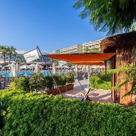 Курортный комплекс Vonresort Golden Coast & Aqua 5*