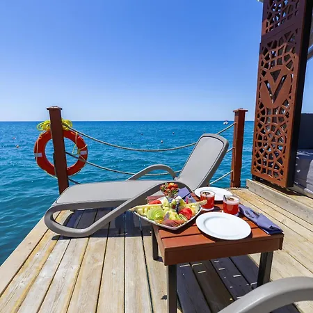 Vonresort Golden Coast & Aqua Semesteranläggning (resort) Side