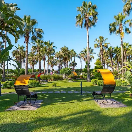 Vonresort Golden Coast & Aqua Semesteranläggning (resort) Side